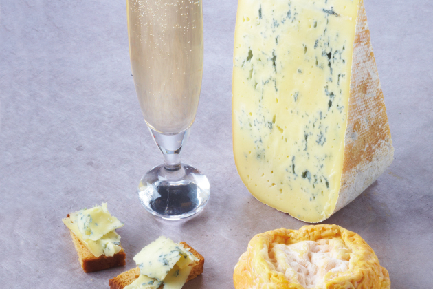 Crumbly Bleu de Gex & Semi-dry Champagne