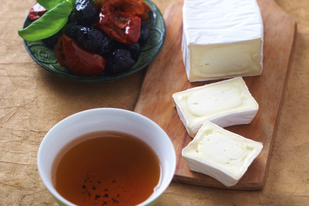 Mild oval cheese & toasted green tea from Japan