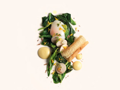 Egg at 64°C, brown butter Hollandaise, spinach